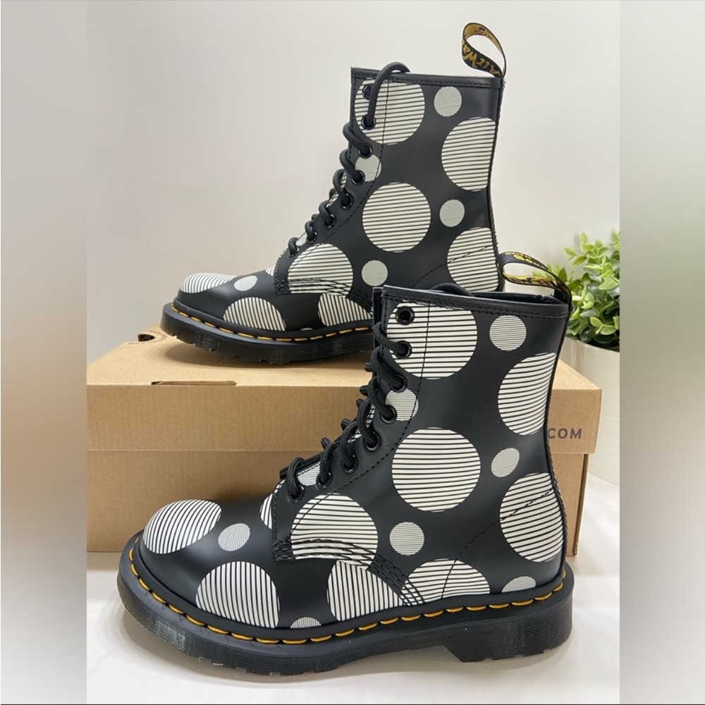 Dr. Martens Polka Dot Combat Boots NEW IN BOX - Picture 3 of 11